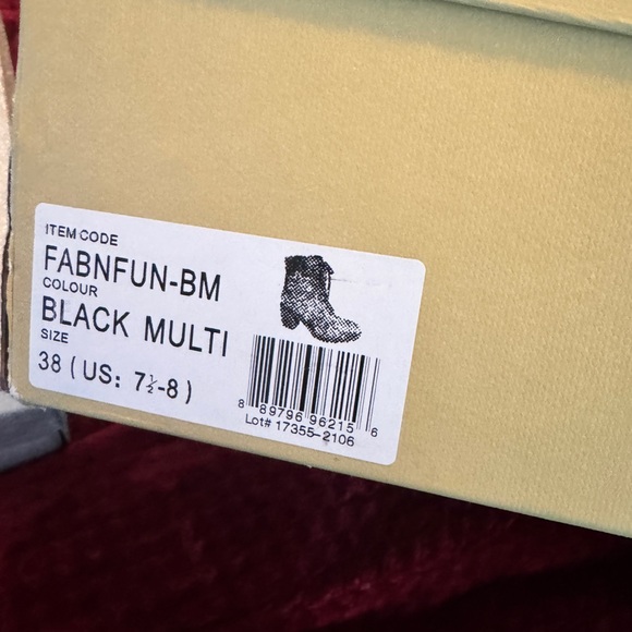 L’Artiste New in Box Elegant Floral Lace-Up Boots - Black and Pink Brocade Sz 8 - Picture 10 of 10